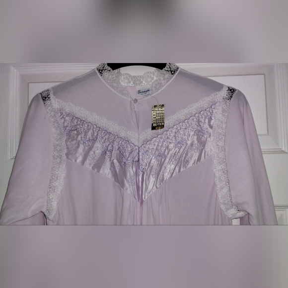 Vintage Bernette Women's Nightgown - Picture 6 of 8